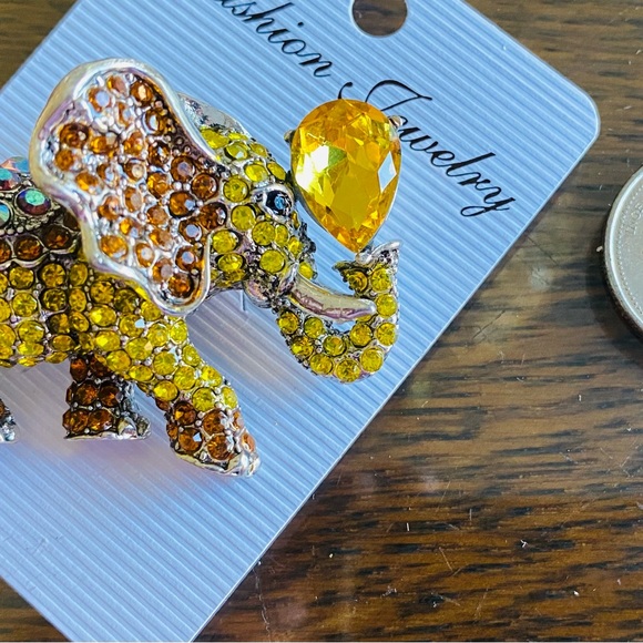 Rhinestone Yellow Elephant Brooch - Picture 2 of 2